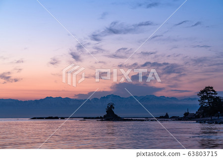 天富山，立山山脈和二輪上的“富山縣”黎明 63803715