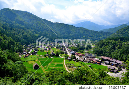 從白川鄉,富山和城山觀景台(大町城遺址天文台)看的大町合掌風村全景圖(1) 從白川鄉,富山和城山觀景台(大町城遺址天文台)看的大町合掌風村全景圖(1) 63803887