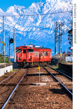 《Toyama Prefecture》Amaharashi Station/Himi Line and Tateyama Mountain Range 63804226