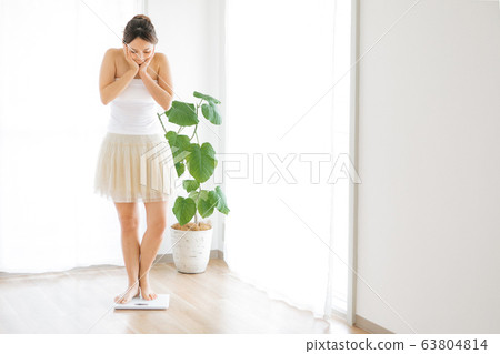 A fat woman 63804814