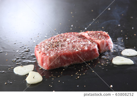 Japanese black beef fillet steak 63808252