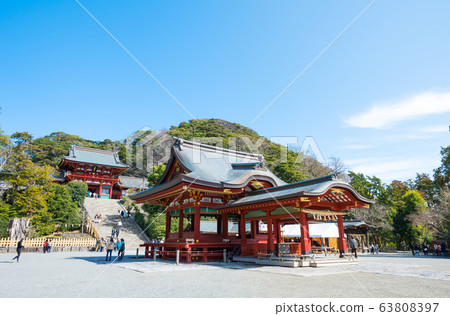 Tsuruoka Hachimangu Shrine scenery Maiden and main shrine gate (Kamakura City, Kanagawa Prefecture) As of March 2020 63808397