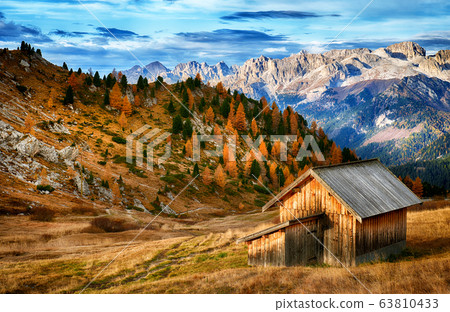 Autumn landscape of Italian dolomites Autumn landscape of Italian dolomites 63810433