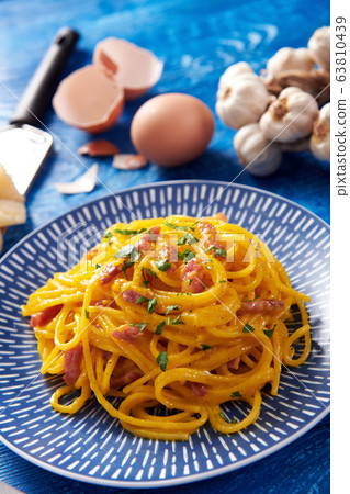 Delicious carbonara pasta close up Delicious carbonara pasta close up 63810439