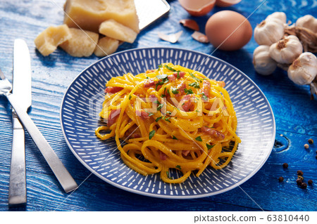 Delicious carbonara pasta close up Delicious carbonara pasta close up 63810440