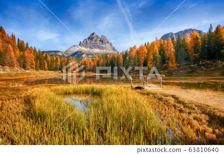 Autumn in italian dolomites - lago antorno 63810640