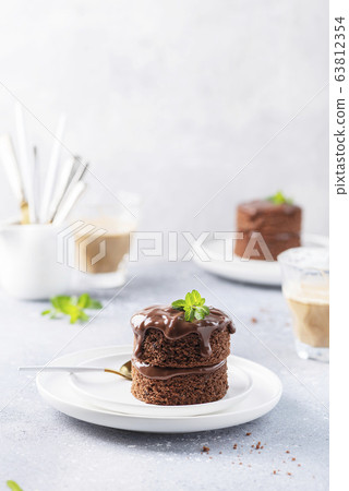 Chocolate mini cake with chocolate ganash and mint 63812354