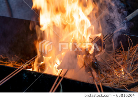 烤魚秸稈引發的火柱 63816204