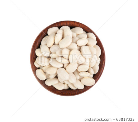White kidney beans in wooden plate isolated on white background 63817322