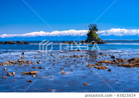 <Toyama Prefecture> Amaharashi Coast, Meiwa and Tateyama Mountain Range 63823814