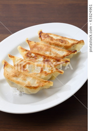 煎餃子 63824961
