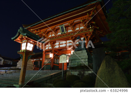 Fushimi-Inari Taisha  63824996