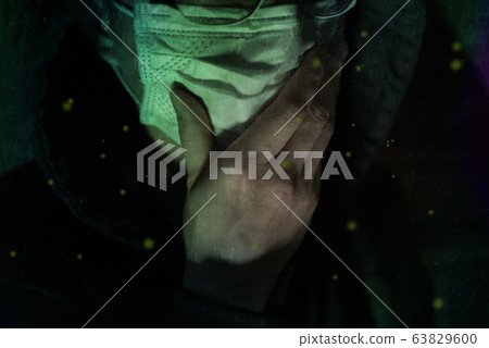 感染病毒的人/在病毒跳舞的地方戴口罩 感染病毒的人/在病毒跳舞的地方戴口罩 63829600