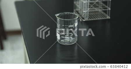 Experiment in the laboratory Experiment in the laboratory 63840412