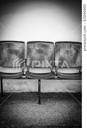 Ancient metal chairs 63840900