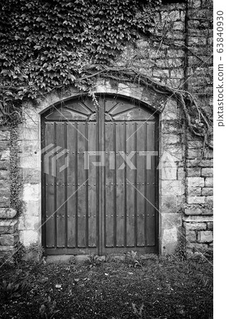 Old abandoned wooden door 63840930