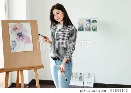 Woman do easel painting with watercolors 63841142