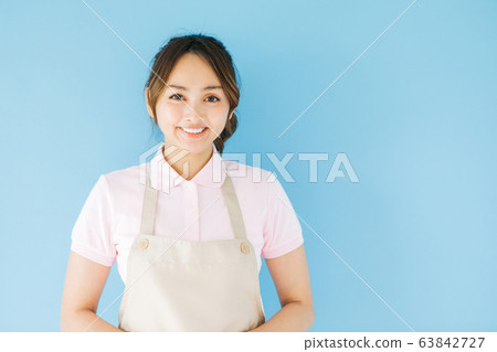 A woman who had an apron A woman who had an apron 63842727