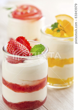 Cup Sweets-Bottle Sweets-Bottle Cake Cup Sweets-Bottle Sweets-Bottle Cake 63843979