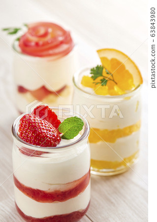 Cup Sweets-Bottle Sweets-Bottle Cake Cup Sweets-Bottle Sweets-Bottle Cake 63843980