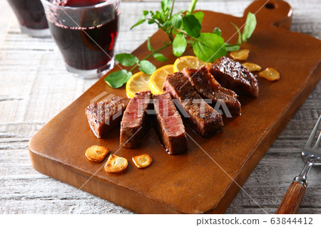 Japanese black beef fillet steak 63844412