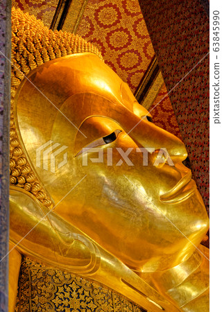 Reclining Buddha Wat Pho  - Bangkok Thailand 63845990