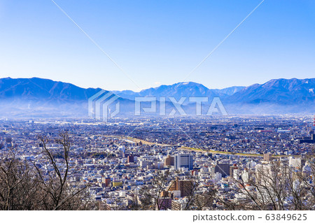 [Yamanashi Prefecture] Kofu basin and mountains with morning mist 63849625