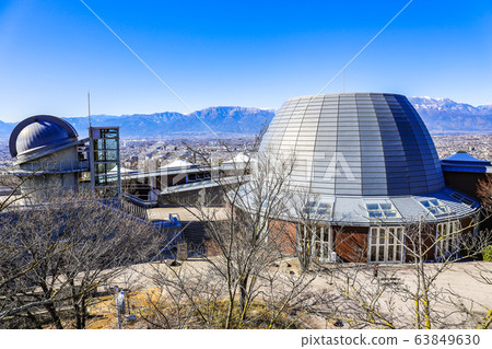 從山梨縣立科學博物館看南阿爾卑斯山和甲府盆地 從山梨縣立科學博物館看南阿爾卑斯山和甲府盆地 63849630