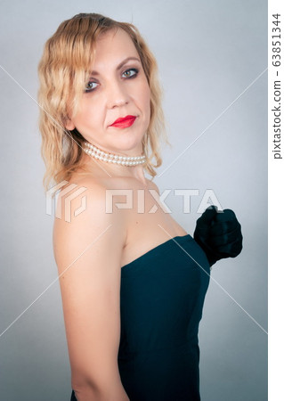 Retro style woman close up 63851344