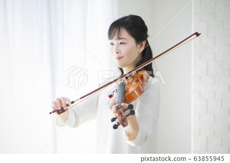 女人小提琴演奏演奏 63855945