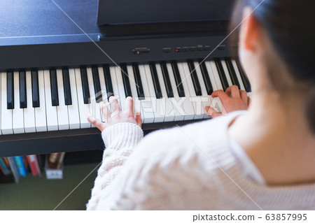 Piano, Electronic Piano, Music, Performance, Girls, Women, People, Japanese Keyboard, Lifestyle, Home, Lessons 63857995