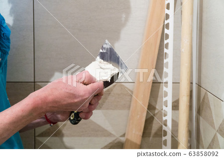 Repair and finishing works 63858092