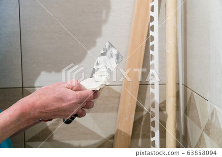 Repair and finishing works 63858094