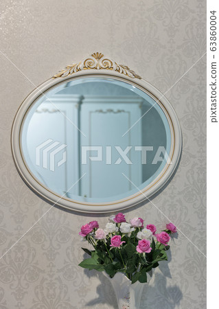 Round mirror on the wall and flowers multicolored 63860004