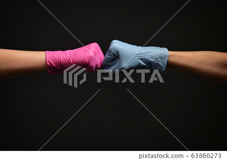 Fist bumps spread fewer germs than handshakes Fist bumps spread fewer germs than handshakes 63860273