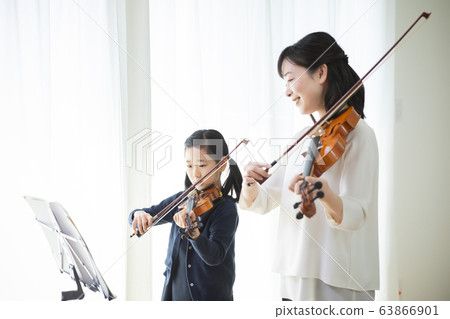 婦女,兒童,小提琴,演奏,演奏,課堂課程,老師,學生 婦女,兒童,小提琴,演奏,演奏,課堂課程,老師,學生 63866901