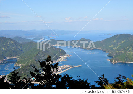 Overlooking the sea of Hikimoto Bay from Ochobo Rock Overlooking the sea of Hikimoto Bay from Ochobo Rock 63867676
