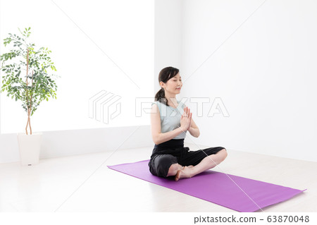 中年女子瑜伽 中年女子瑜伽 63870048