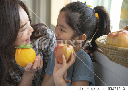 Family, woman, daughter 63871340