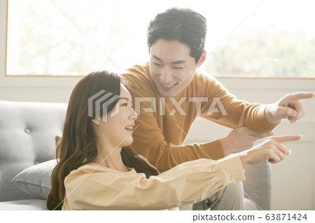 家庭,男人和女人,新婚夫婦 家庭,男人和女人,新婚夫婦 63871424