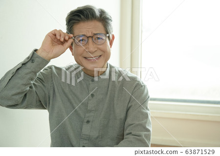 Lifestyle, man, elderly Lifestyle, man, elderly 63871529