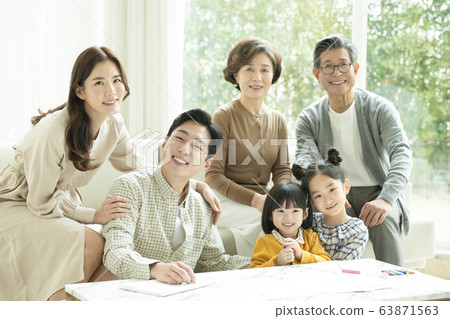 家庭,男人和女人,大家庭 家庭,男人和女人,大家庭 63871563