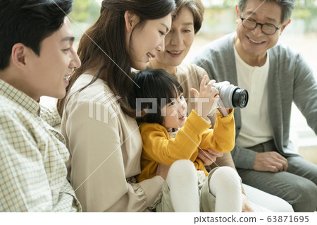 家庭,男人和女人,大家庭 家庭,男人和女人,大家庭 63871695