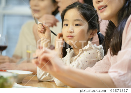 家庭，男人和女人，吃 63871817