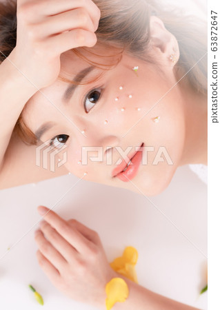 Woman beauty flowers Woman beauty flowers 63872647