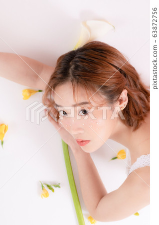Woman beauty flowers 63872756