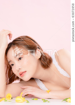 Woman Beauty Cutie 63872858