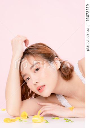 Woman Beauty Cutie 63872859