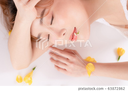 Woman Beauty Cutie 63872862