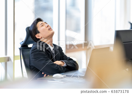 Business men office trouble 63873178